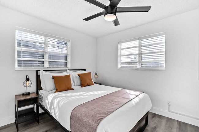 Building Photo - 730 N 72nd Terrace