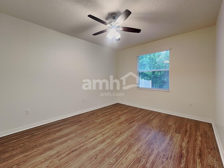 Building Photo - 10105 Granite Bay Dr