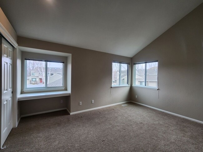 Building Photo - Love the area you live ! River Run area in South East Boise!
