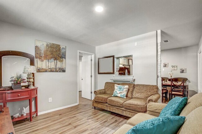 Building Photo - 1624 Aquarena Springs Dr