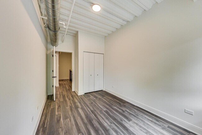 Building Photo - 1744 N Western Ave