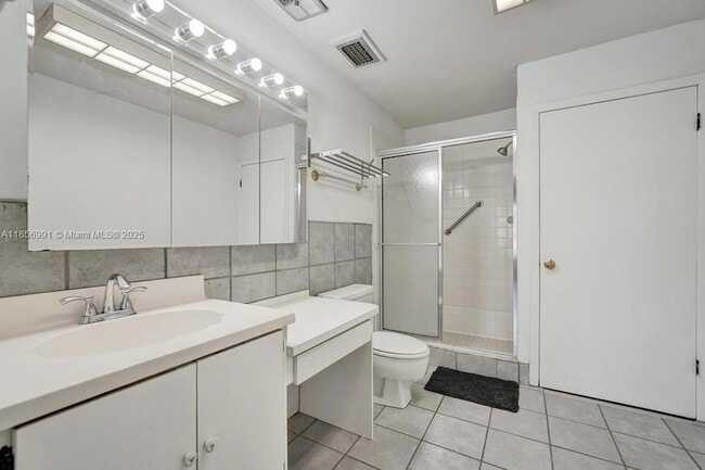 Building Photo - 9540 Sevilla Ln