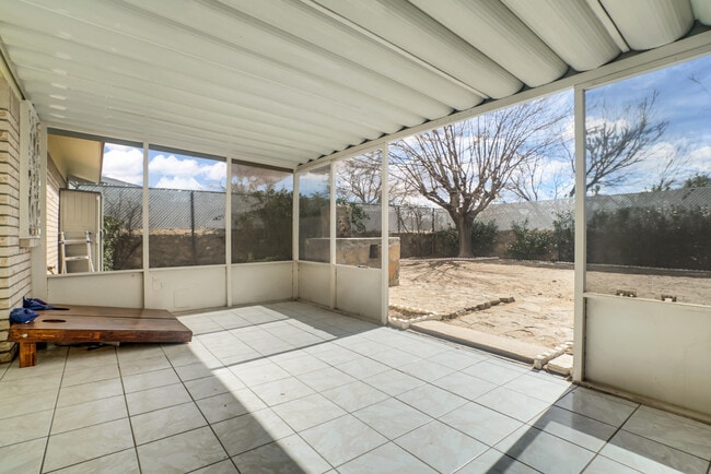 Building Photo - 5664 Longview Dr