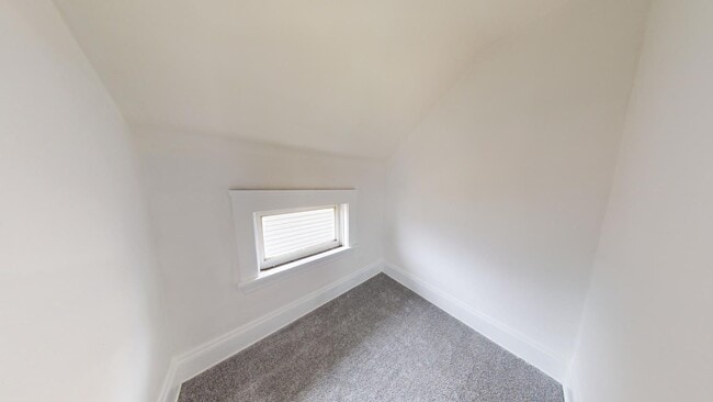 Building Photo - Old Brooklyn Area - 3 Bedroom Single Famil...