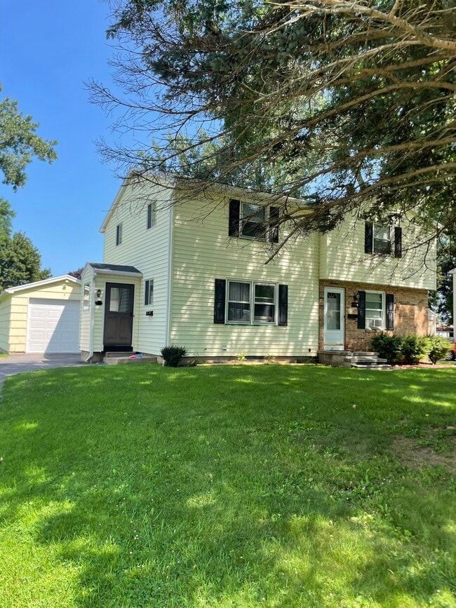 Building Photo - 68 Moxon Dr