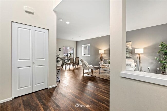 Building Photo - Keep Cool in this Air Conditioned Home in Gated Community!