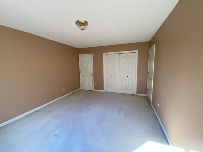 Building Photo - 4 bedroom 3.5 bath house