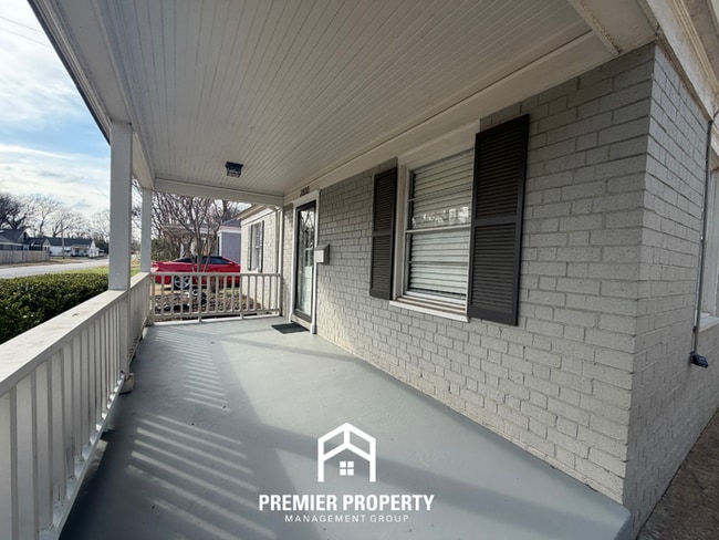 Building Photo - Stunning 3BR Memphis Home with Fenced Backyard & Patio