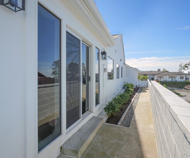 Building Photo - 108 Vía Mesa Grande