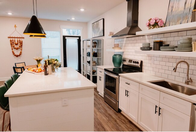 Building Photo - FURNISHED SKYE SINGLE FAMILY HOME