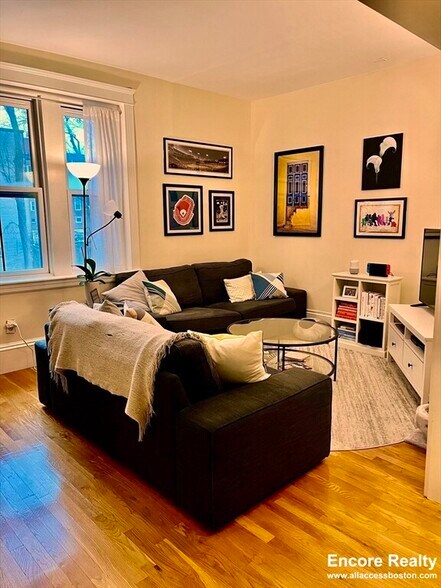 Building Photo - 66 Marshal St