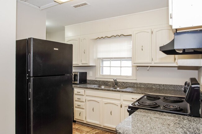 Building Photo - 3206 Bayless Dr SW