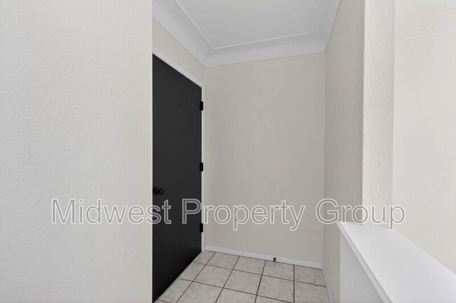 Building Photo - 5165 Westwood Dr