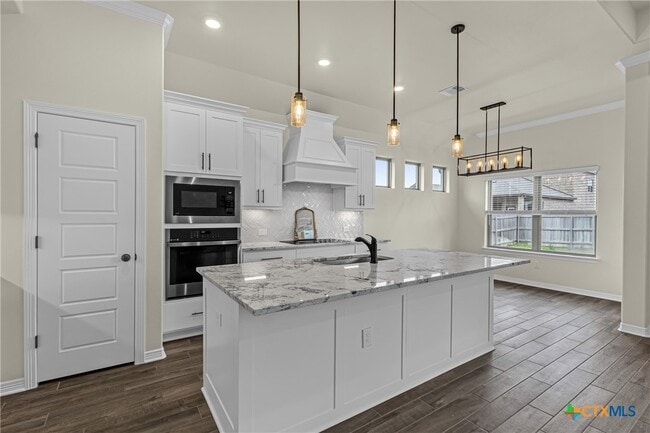 Building Photo - 712 Eagle Pass Dr