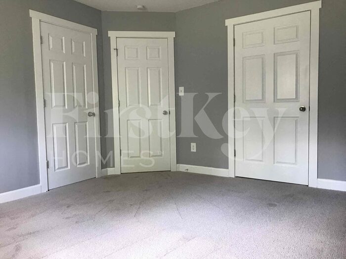 Building Photo - 5837 Walsham Way