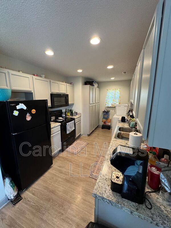 Building Photo - 260 Mabry St