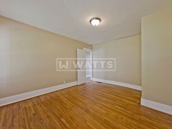 Building Photo - 3 Bedroom House in Eastlake Community