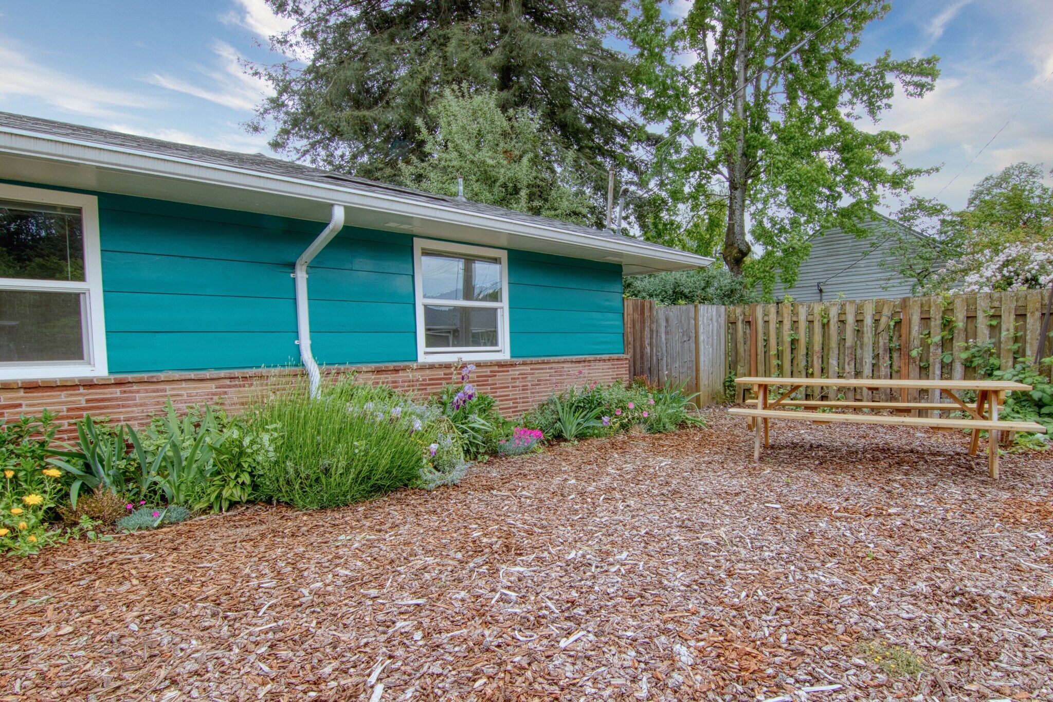 Building Photo - 7420 N Alma Ave
