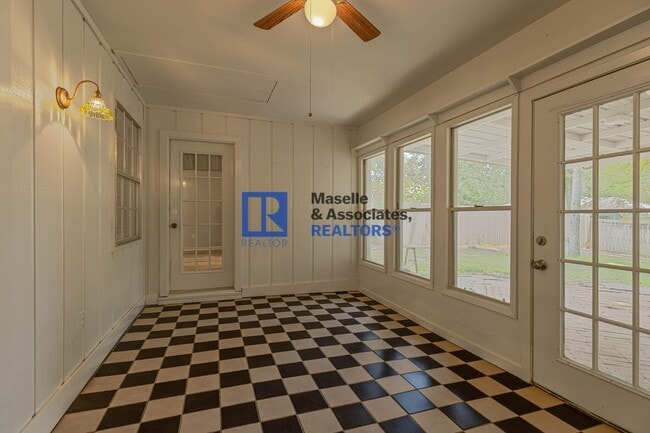Building Photo - Charming 4-Bed, 2.5-Bath Home in the Heart...