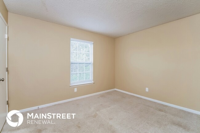 Building Photo - 755 Fern St