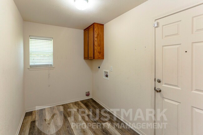 Building Photo - 3204 W Canadian River Loop