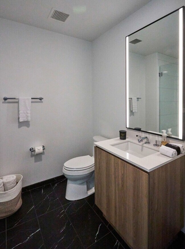 Building Photo - 1000 S Michigan Ave