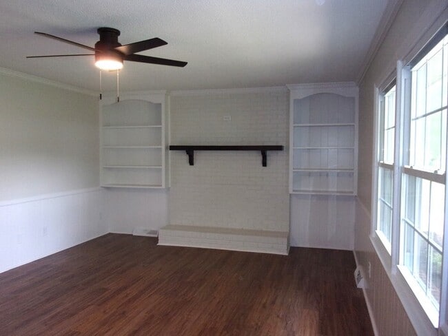 Building Photo - 2152 Bryan Ct