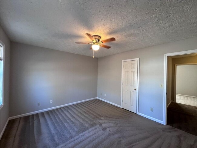 Building Photo - 502 Oakwood Ct