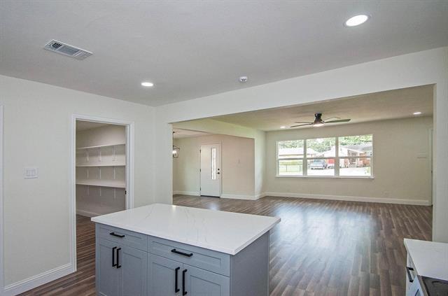 Building Photo - 2608 Lockhart Ave