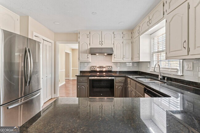 Building Photo - 5170 Lost Dutchman Dr