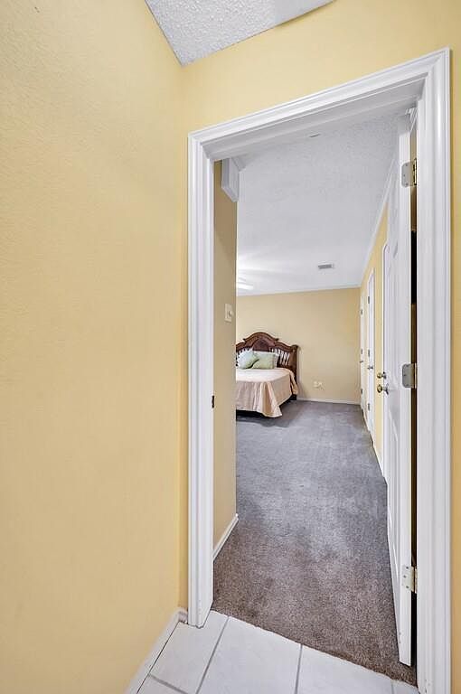 Building Photo - 3205 Village Park Dr