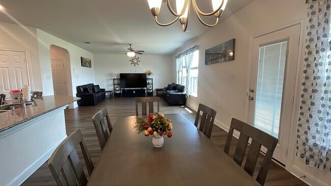 Building Photo - 125 Bronco Billy Dr
