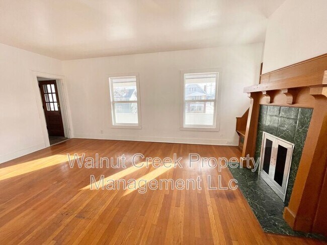 Building Photo - 1184 W 8th St