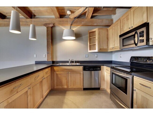 Building Photo - 127 5th St NE