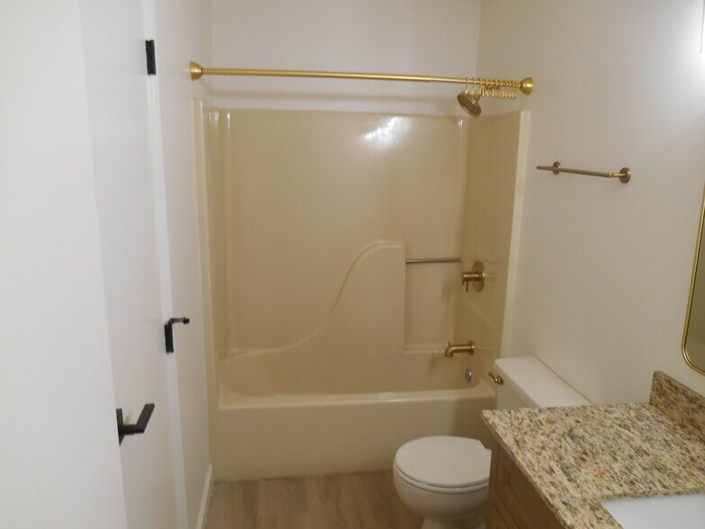 Building Photo - 3700 Golf Colony Ln