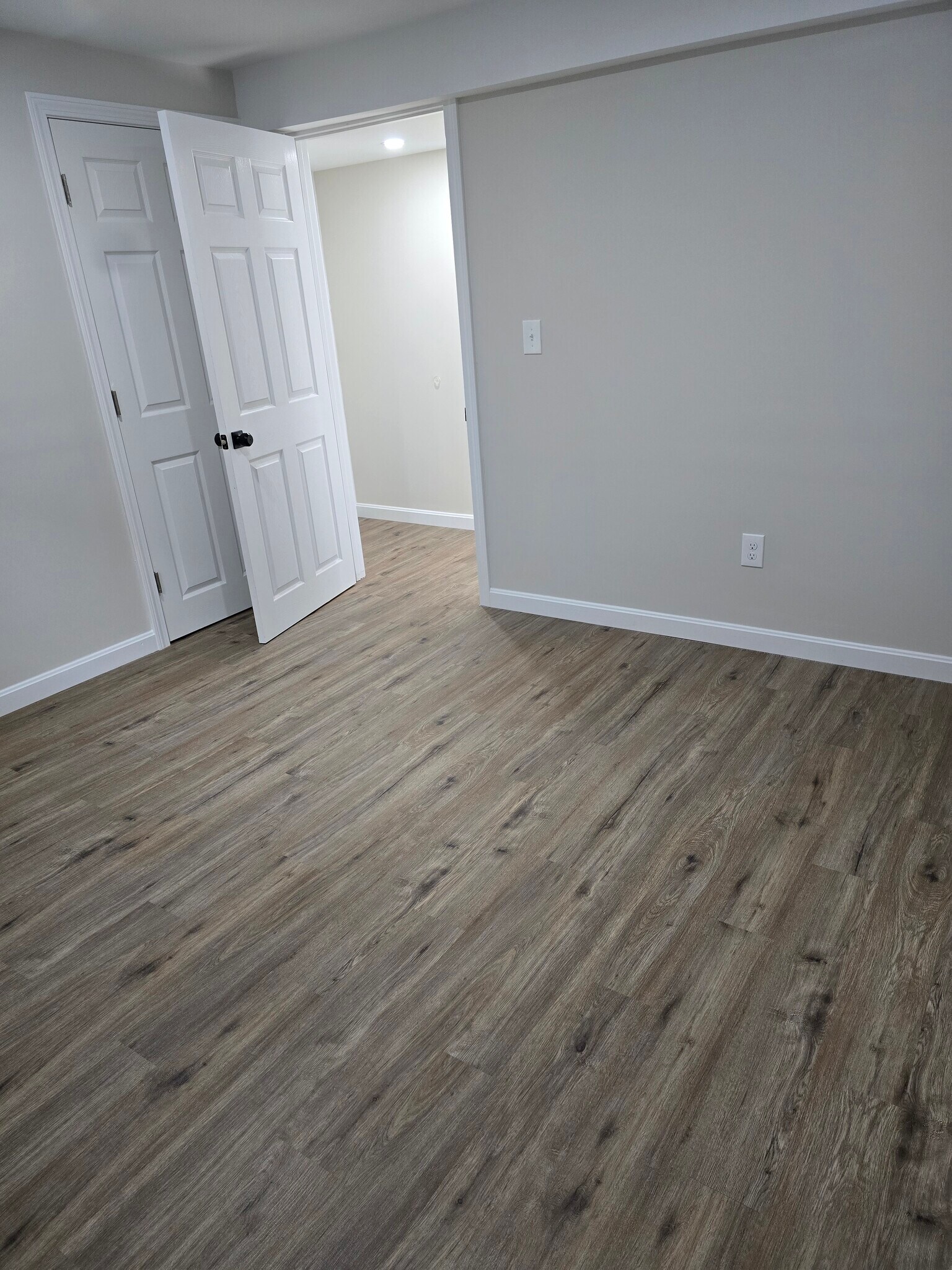 Building Photo - 27 Douglas Ave