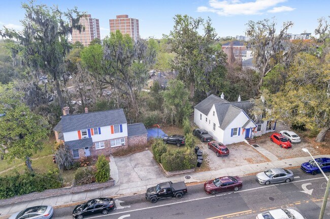 Building Photo - 6-Bedroom Home: Includes 6 parking spots!