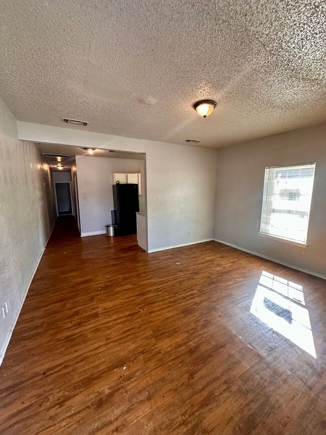 Building Photo - 3004-3006 K Avenue