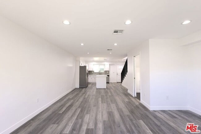 Building Photo - 17610 Sherman Way