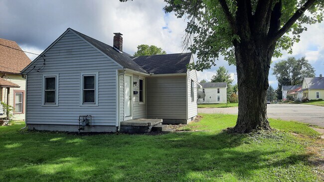 Primary Photo - 200 Springhill