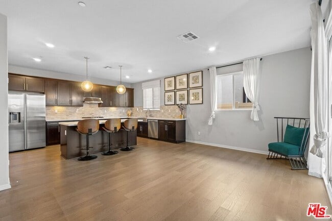 Building Photo - 1203 Beach Ln