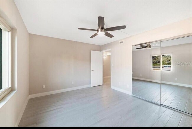 Building Photo - 13 Escondido Cir