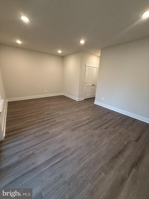 Building Photo - 253 Armenian Oak Dr