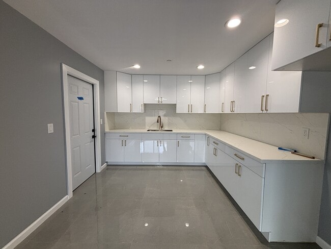 Building Photo - 4032 Hoku Ave