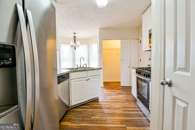 Building Photo - 105 N Oakland Cir