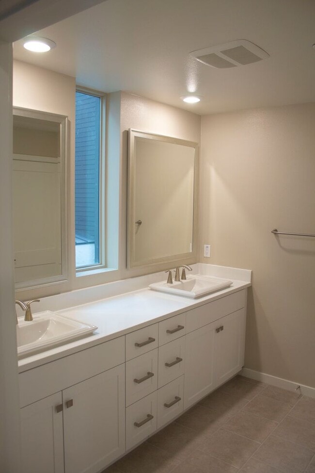 Building Photo - 195 Bowery