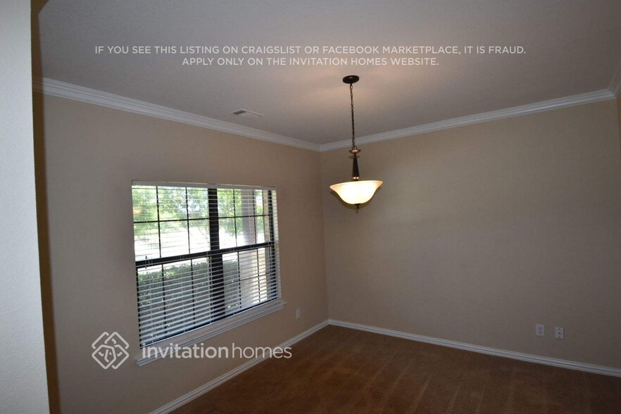 Building Photo - 2942 Greenway Dr