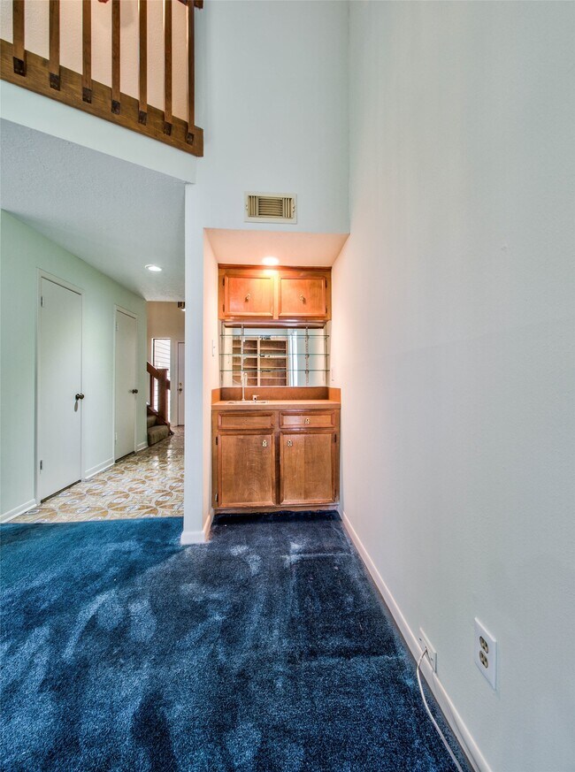 Building Photo - 8022 La Brea Dr
