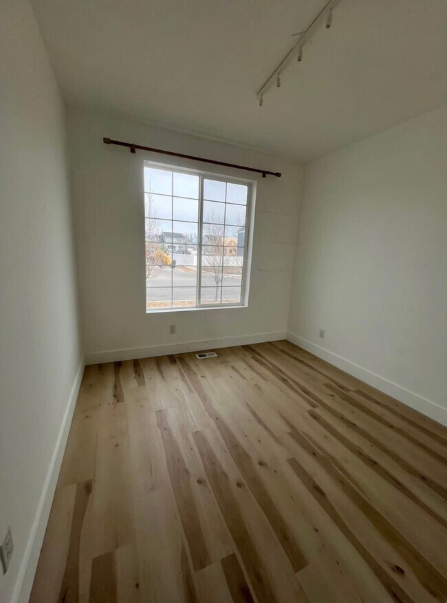 Building Photo - 83 N 2500 W