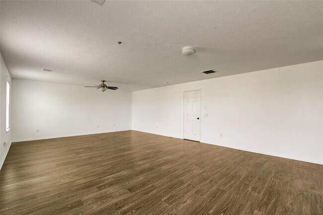 Building Photo - 834 Sweet Flower Dr